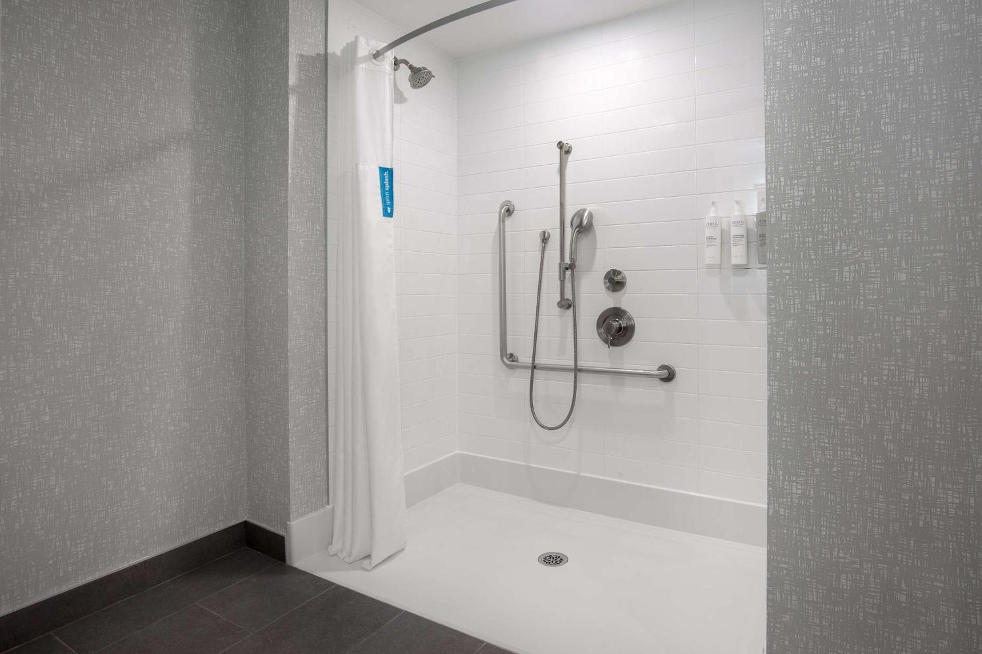 Hampton Inn By Hilton Brampton - Toronto Zewnętrze zdjęcie